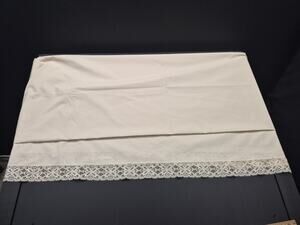 Vintage Ivory Linen And Lace Table Cloth 80 × 64